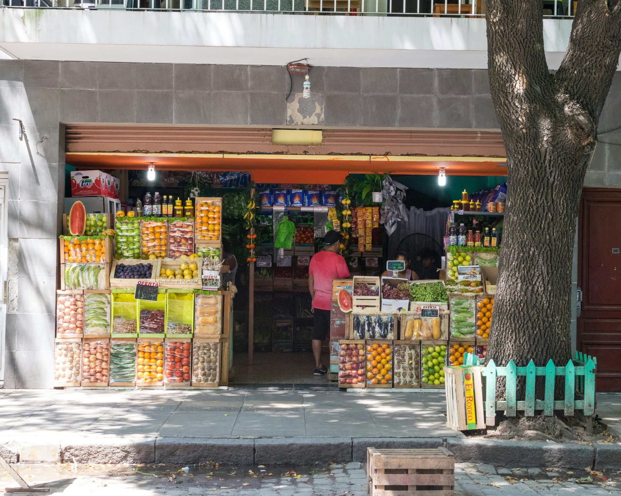 Verdulería en un barrio residencial